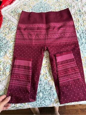 Fabletics 7/8 Patterned Burgundy Leggings
